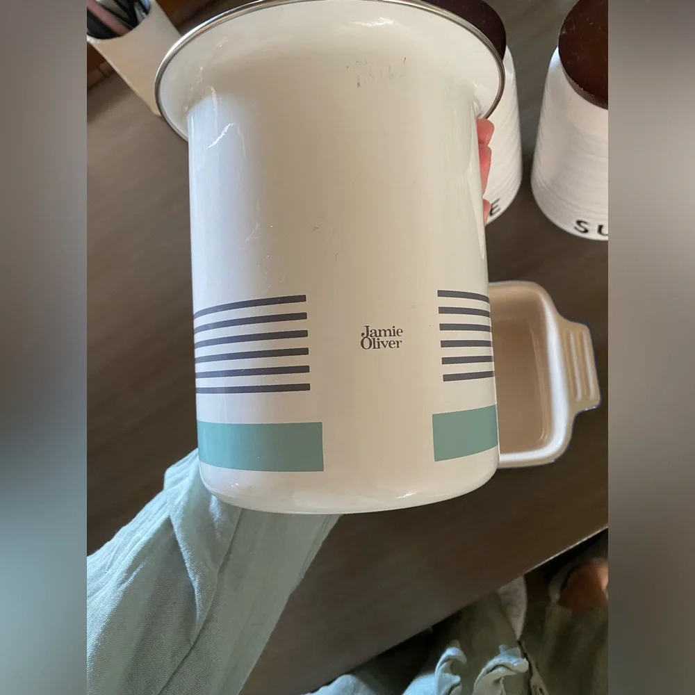 Kitchen items - Picture 2 of 4